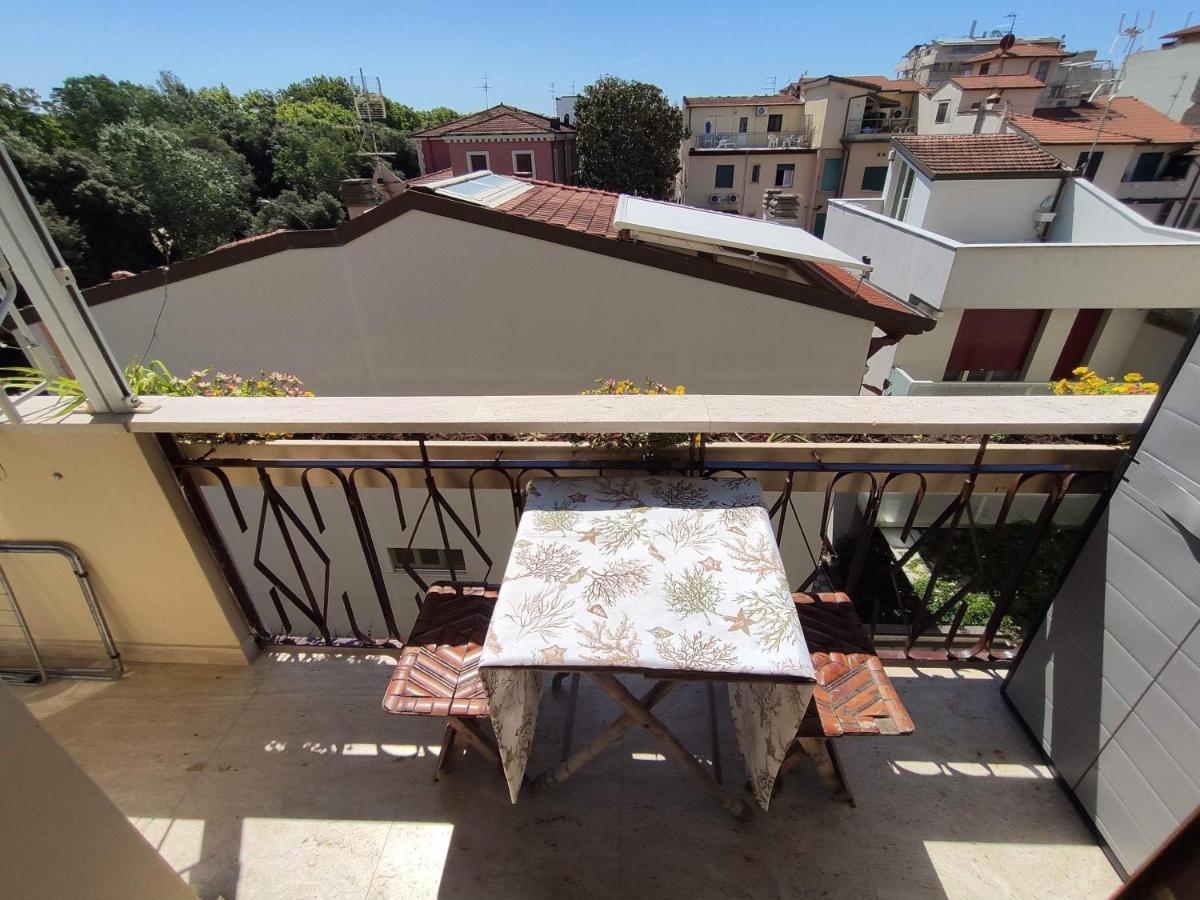 Intero Appartamento - A Soli 50 M Dal Mare فياريجيو المظهر الخارجي الصورة